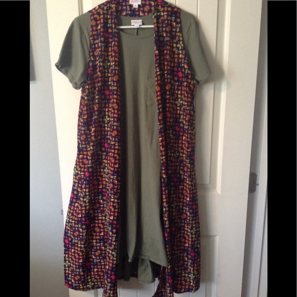 3 Piece LuLaRoe Outfit! Carly, Joy & Classic Tee